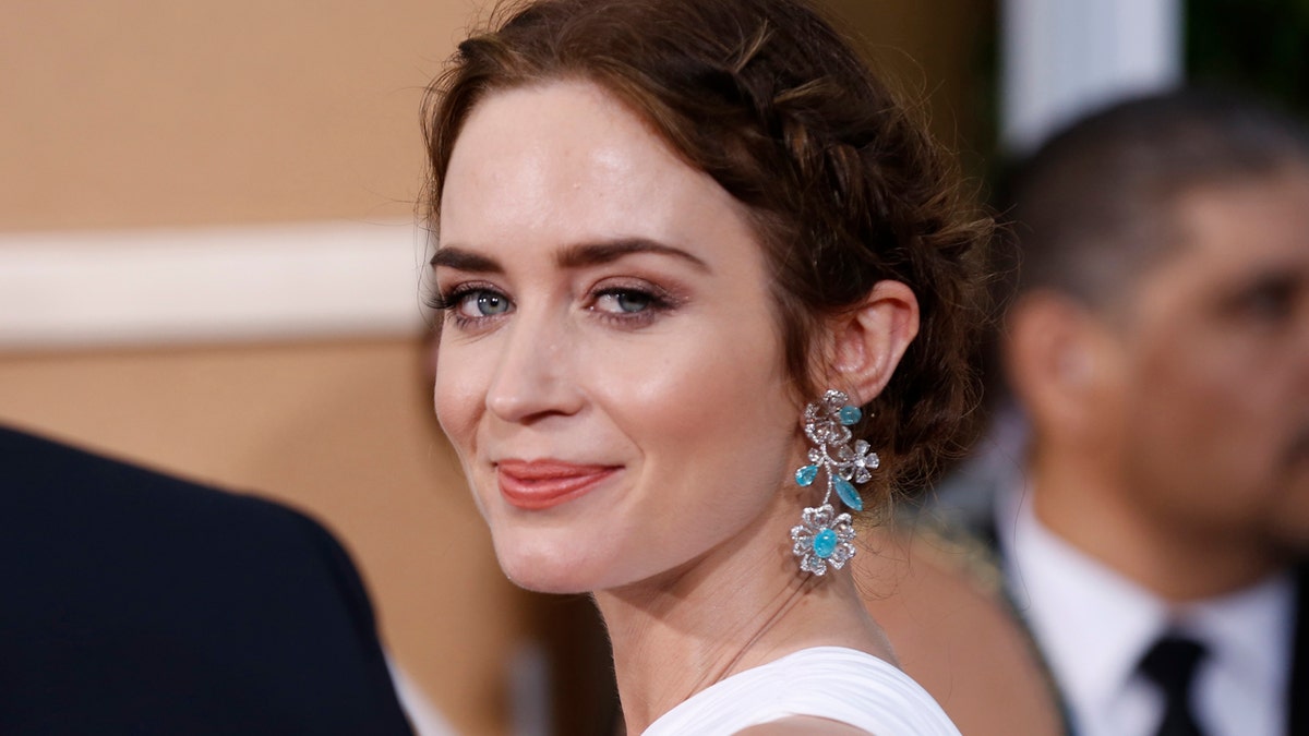 Actress Emily Blunt arrives at the 72nd Golden Globe Awards in Beverly Hills, California January 11, 2015.  REUTERS/Mario Anzuoni  (UNITED STATES - Tags: ENTERTAINMENT)(GOLDENGLOBES-ARRIVALS) - TB3EB1C00HJ6X