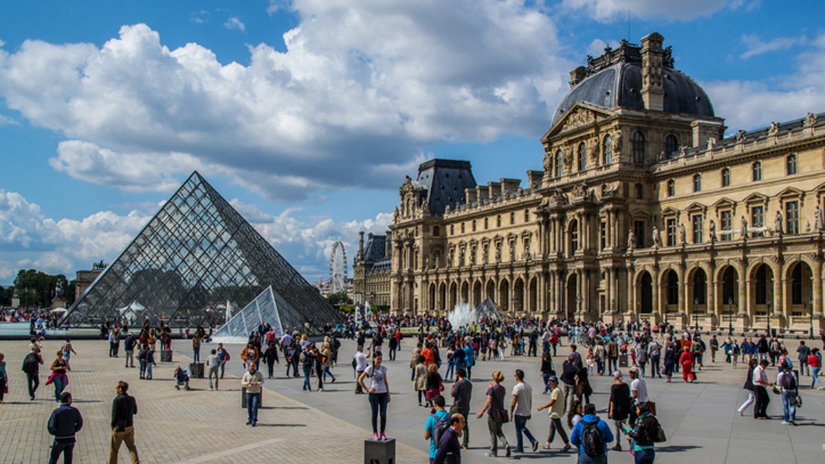 ertert654656fd54 O museu mais visitado do mundo é desligado, pois os funcionários do Louvre têm um problema com multidões