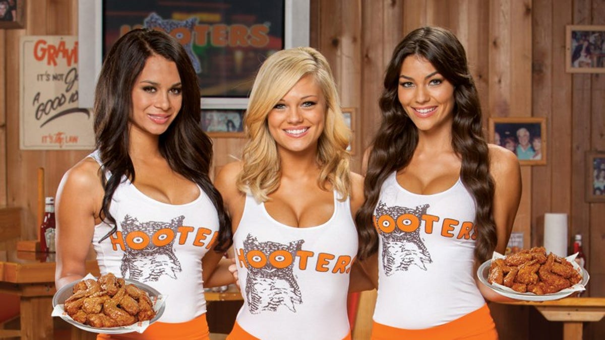 30 Things You Probably Didn't Know About Working at Hooters