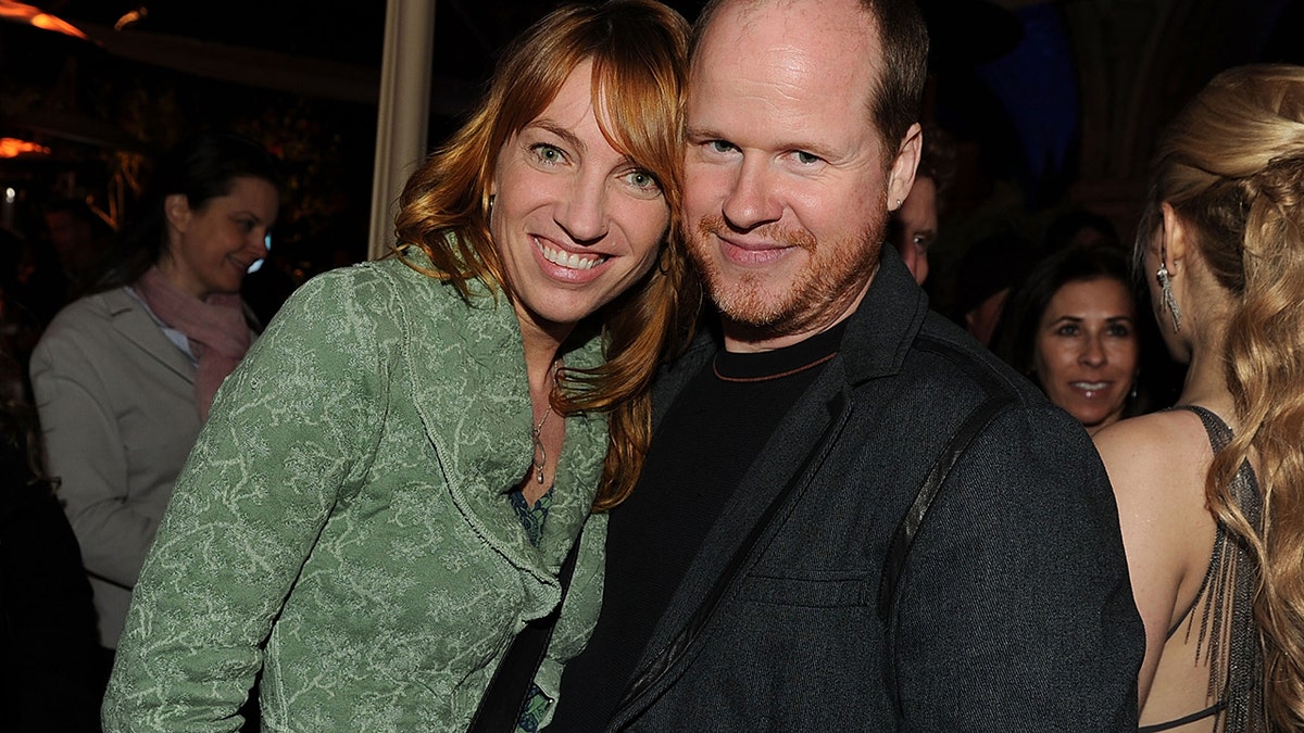 et handout kai cole joss whedon getty