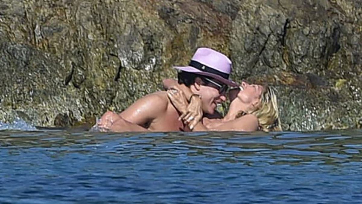 Heidi Klum goes topless on beach vacation with younger boyfriend | Fox News