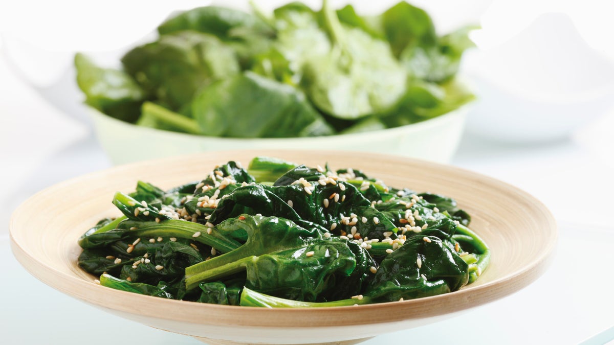 Blanched spinach leaves on plate
