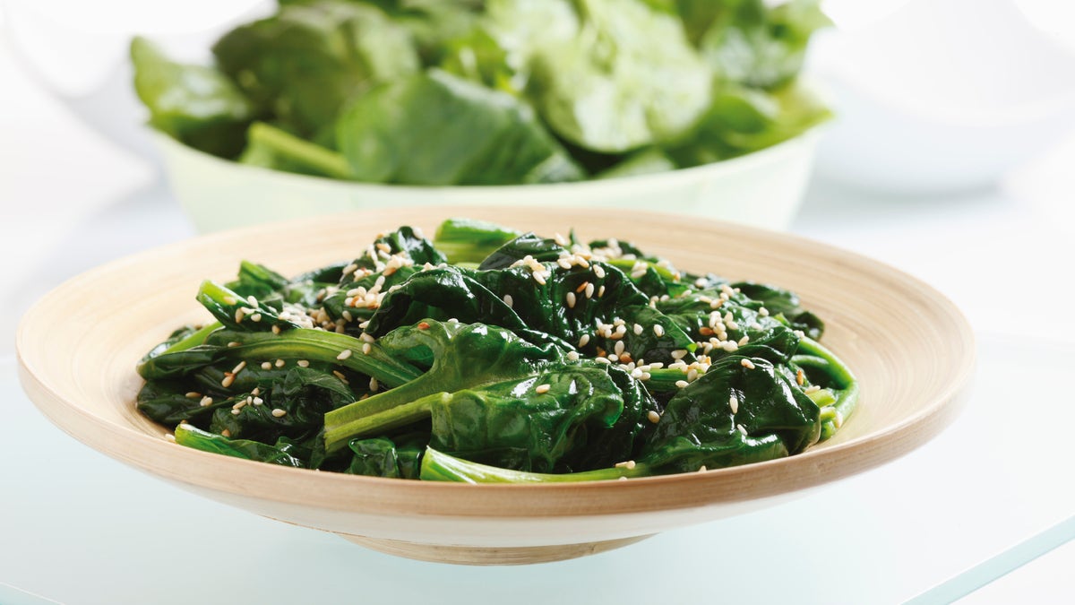 Blanched spinach leaves on plate