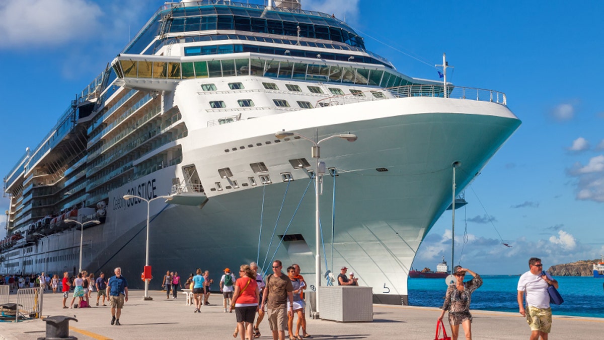 Cruise Ship Passengers in St. Maarten