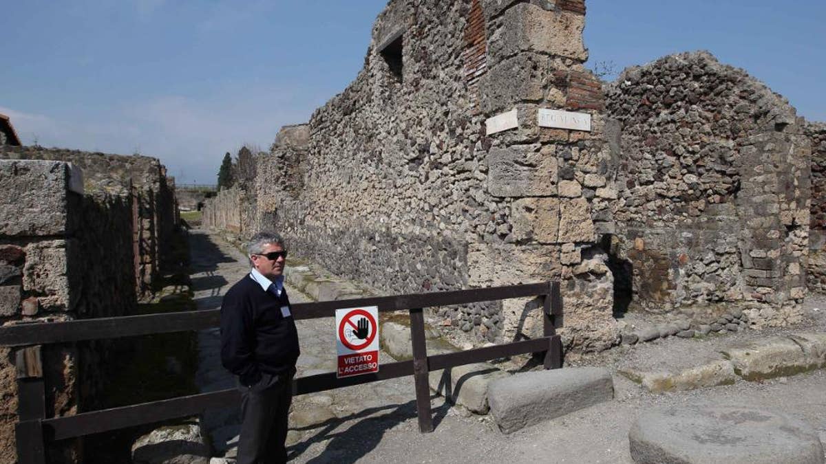 Italy Pompeii Theft