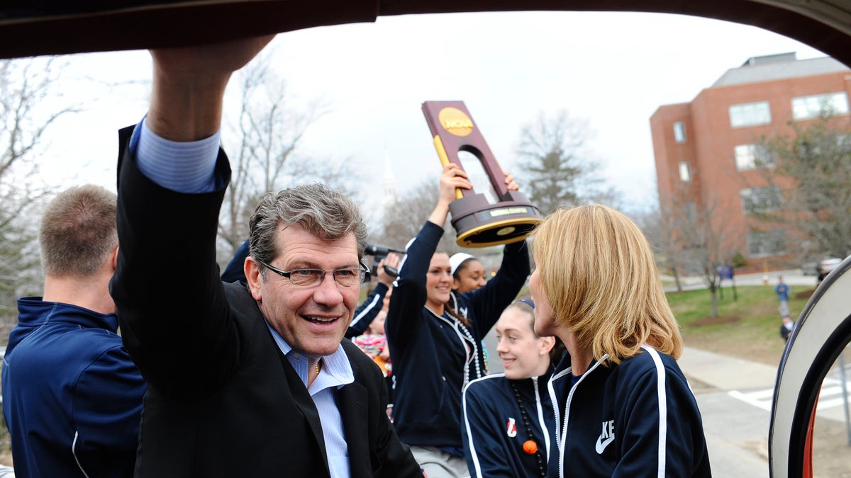 da02302b-UConn Parade Basketball