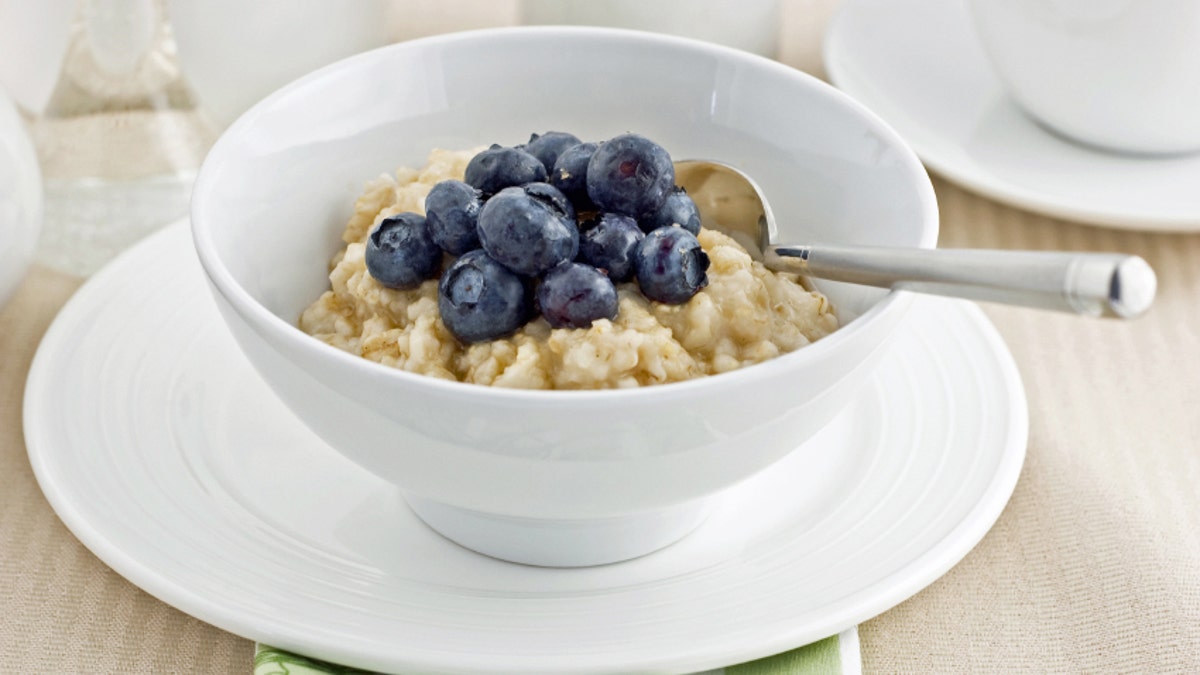 Oatmeal with blueberries