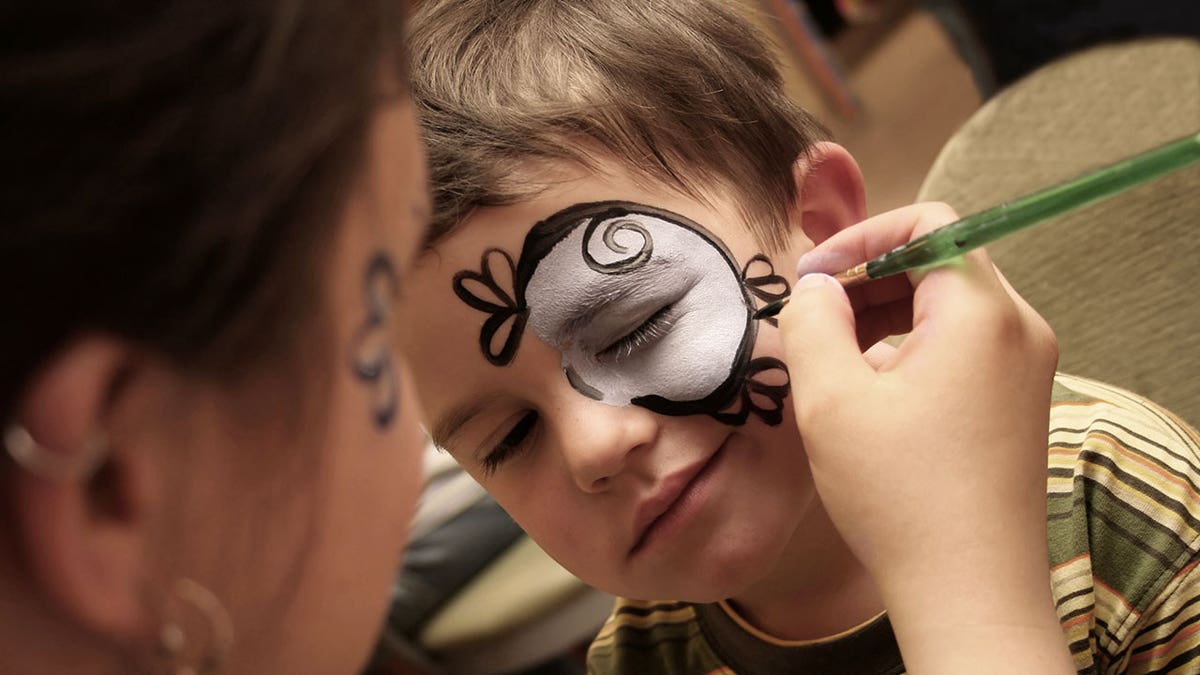 halloween makeup child istock