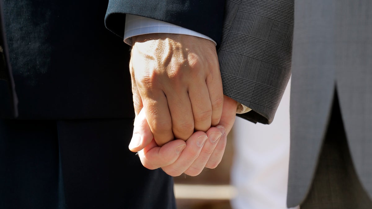 gay_couple_holding_hands_ap