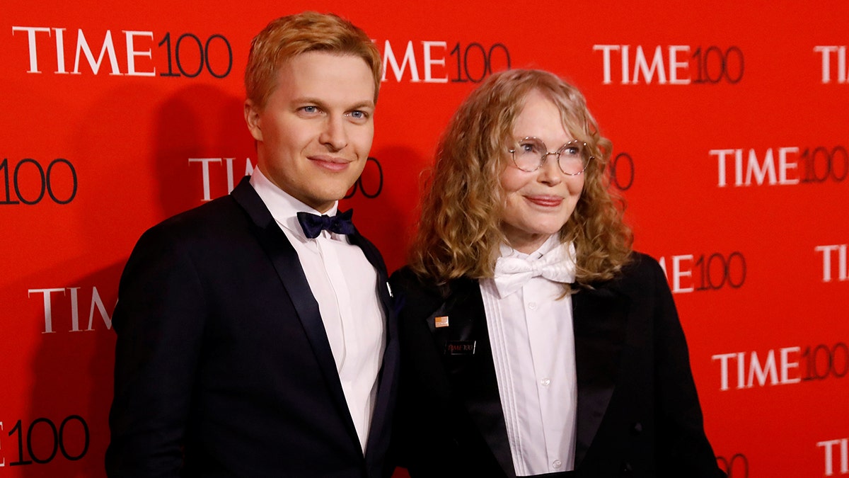 Ronan Farrow and his mother Mia arrive for the TIME 100 Gala in Manhattan, New York, U.S., April 24, 2018. REUTERS/Shannon Stapleton - RC1C9DBB7DC0