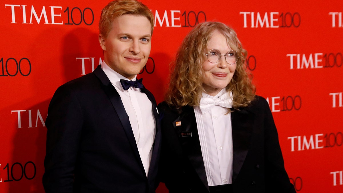 Ronan Farrow and his mother Mia arrive for the TIME 100 Gala in Manhattan, New York, U.S., April 24, 2018. REUTERS/Shannon Stapleton - RC1C9DBB7DC0