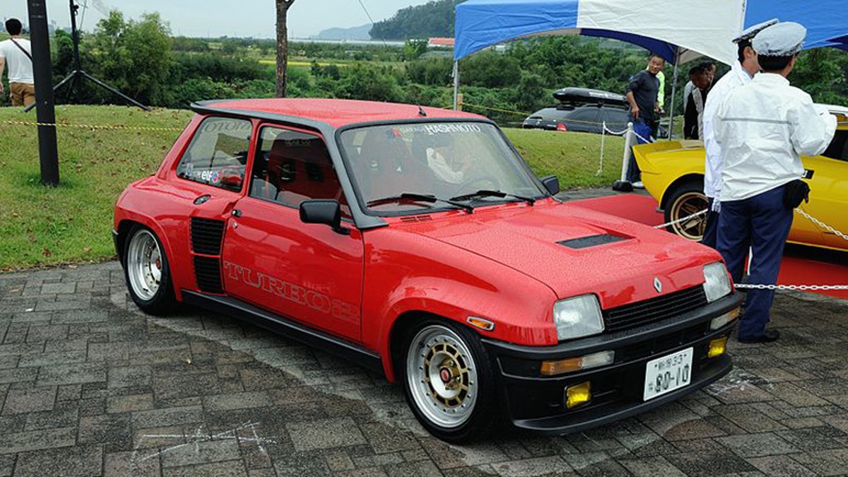 Renault 5 Electric Turbo Looks Like a Pocket Rocket in Blitz