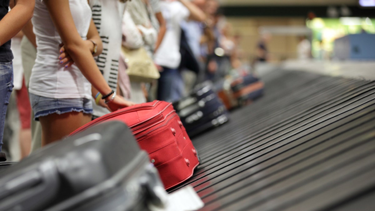 c7d808da-Baggage claim at airport