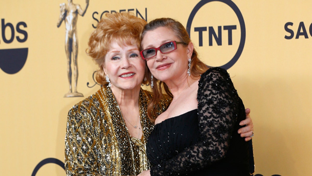 Actress Debbie Reynolds poses with her daughter actress Carrie Fisher backstage after accepting her Lifetime Achievement award at the 21st annual Screen Actors Guild Awards in Los Angeles, California January 25, 2015.  REUTERS/Mike Blake (UNITED STATES - Tags: ENTERTAINMENT) (SAGAWARDS-BACKSTAGE)
 - RTR4MVP5