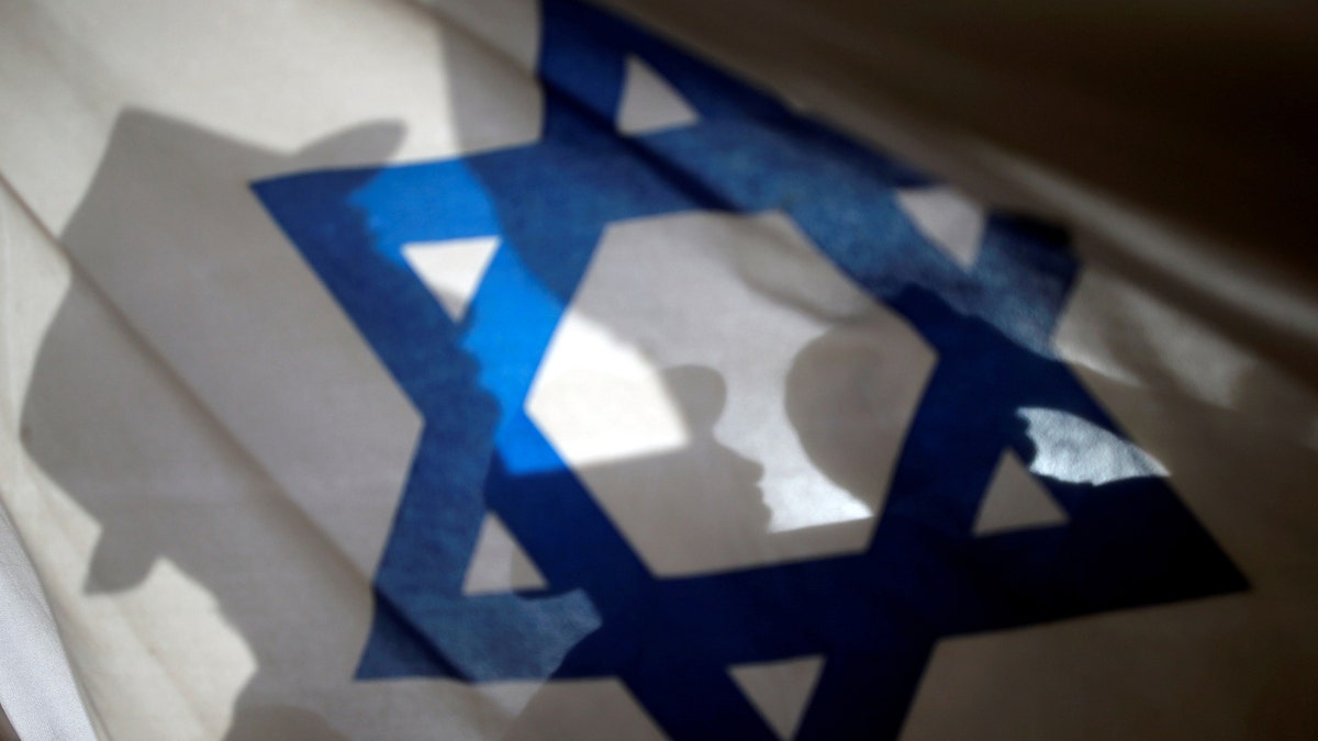 Israelis carry flags during a march marking Jerusalem Day, the anniversary of Israel's capture of East Jerusalem during the 1967 Middle East war, near Damascus Gate outside Jerusalem's Old City June 5, 2016. REUTERS/Amir Cohen - RTSG3T0