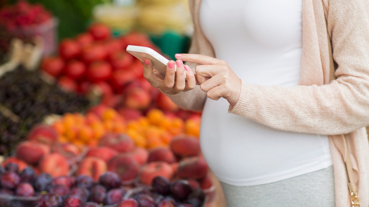 fruit while pregnant grocery shopping pregnancy istock