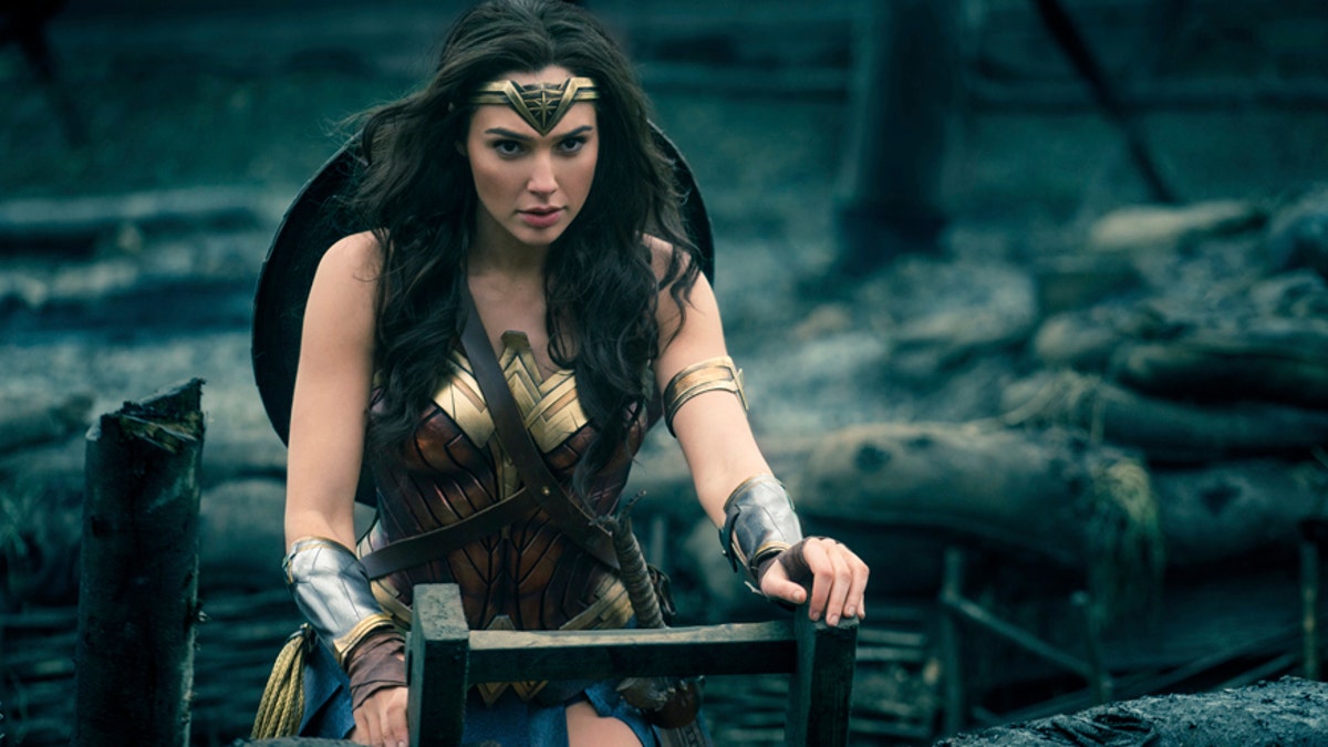 Wonder Woman Halloween Costumes: How to Create the Perfect Gal Gadot Look  for You