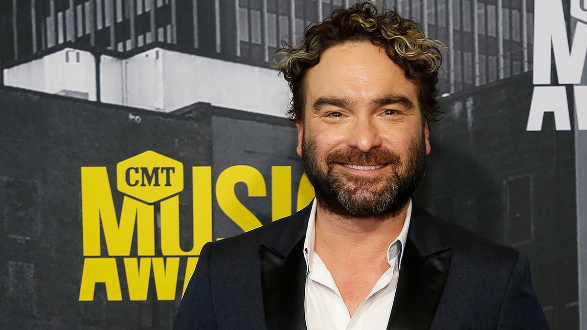 Johnny Galecki 8617