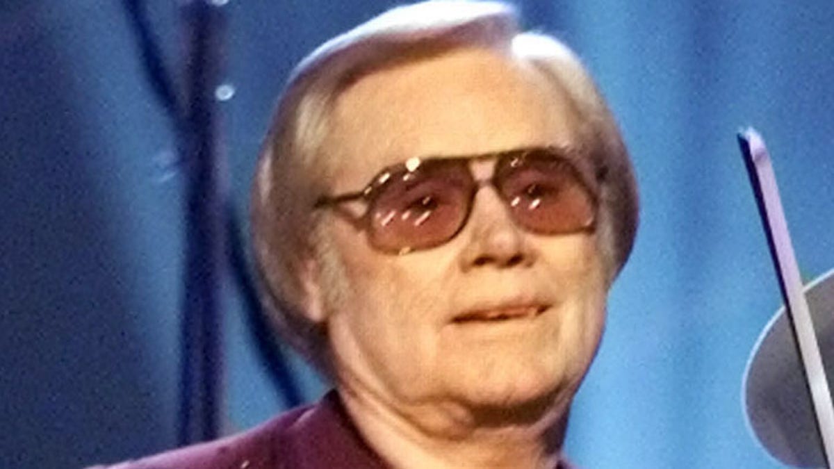 Country music superstar Garth Brooks (L) and country music legend
George Jones perform "Beer Run" at the 35th annual Country Music
Association awards broadcast from the Grand Ole Opry House in
Nashville, November 7, 2001. REUTERS/Tami Chappell JM/SV - RTRP512