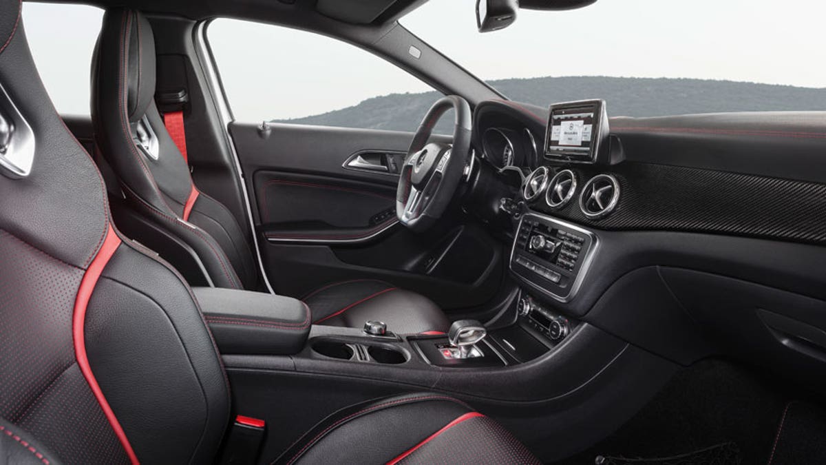 1066d941-MY2015 GLA45 AMG