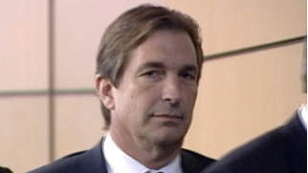 Pengusaha asal Florida (48) ini mengadopsi gadis dewasa (42) sebagai putrinya