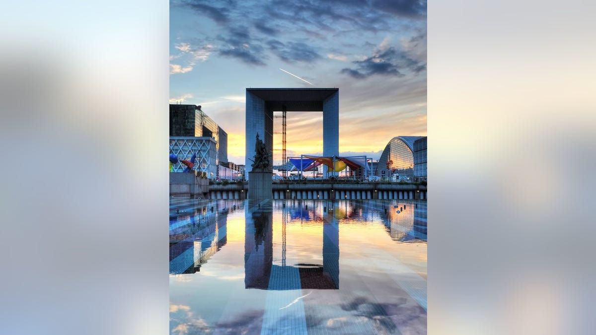 Grande Arche de la Defense Paris