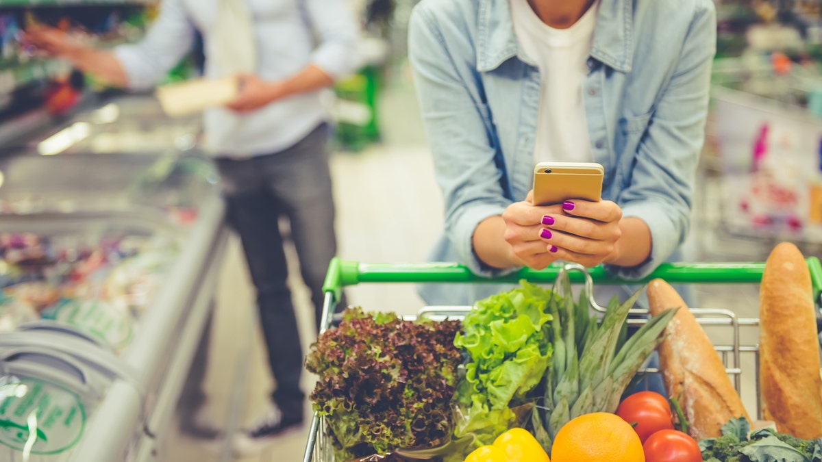 grocery shopping couple istock medium