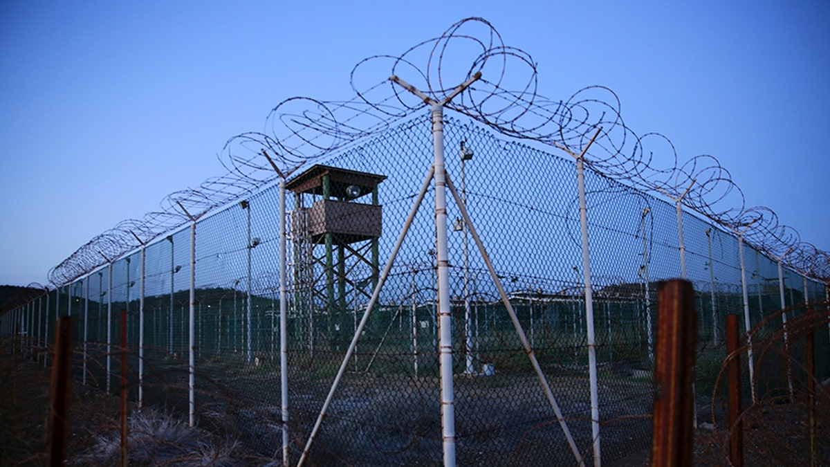FILE PHOTO -  Chain link fence and concertina wire surrounds a deserted guard tower within Joint Task Force Guantanamo's Camp Delta at the U.S. Naval Base in Guantanamo Bay, Cuba March 21, 2016.  REUTERS/Lucas Jackson/File Photo - S1AETVRIRPAA
