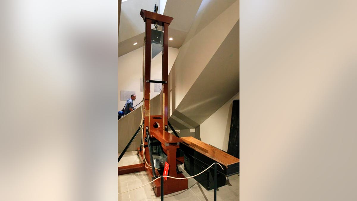 guillotine file 425b