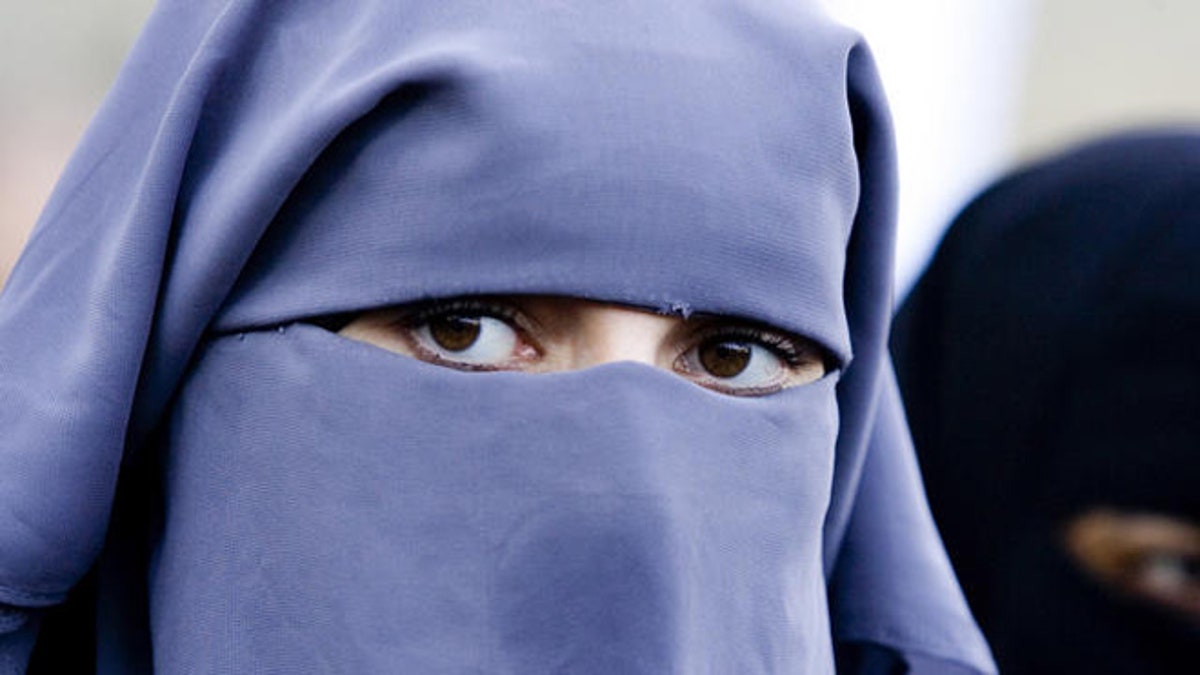 ecc752e4-NETHERLANDS BURQA BAN