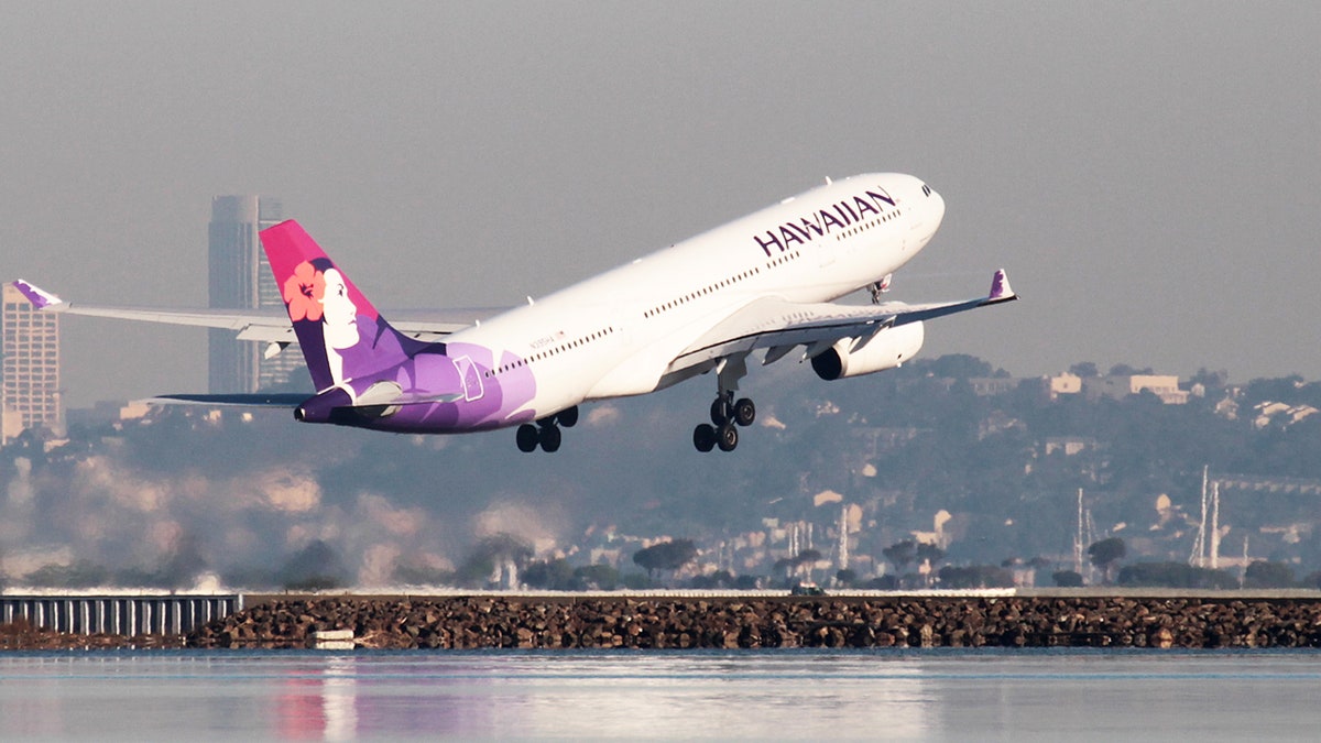 A Hawaiian Airlines Airbus A330-200