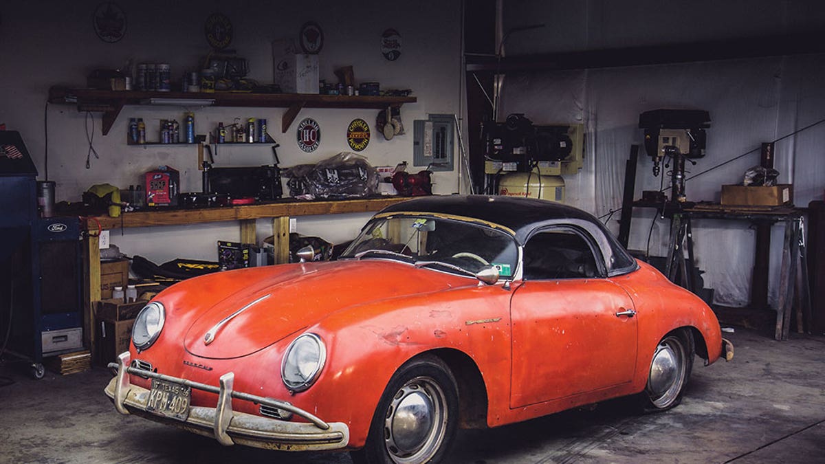 2005 アランvintage 6年 57.4% Awoken from its long slumber, 1957 Porsche 356A heads from garage