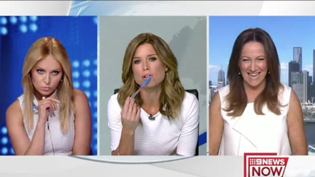 menu Erobre Alarmerende Australian news anchor blasts colleague for wearing similar top | Fox News