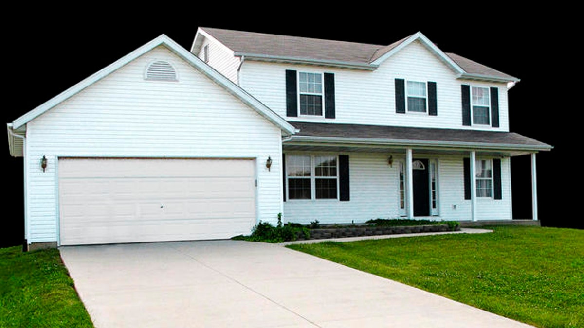 1a9e83d2-Family Strangled House