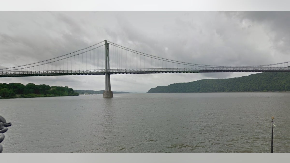 hudson river 324