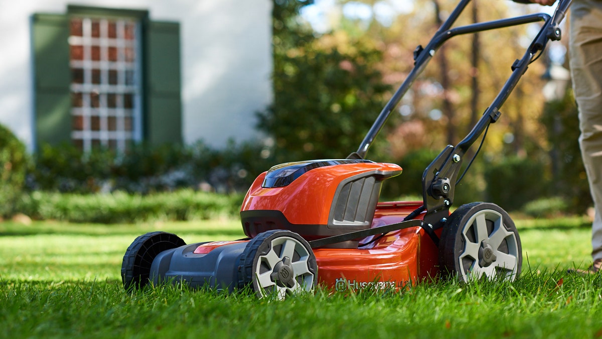 Husqvarna lawn mower on sale battery powered