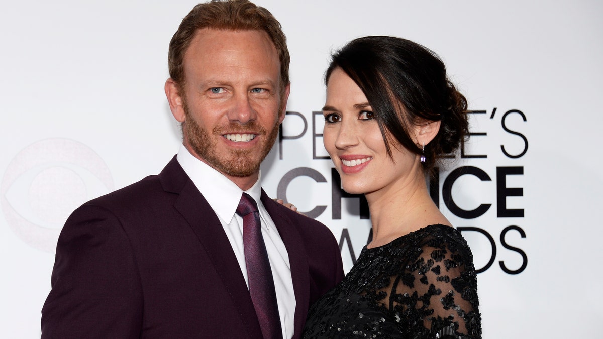 Actor Ian Ziering and Erin Kristine Ludwig arrive at the 2014 People's Choice Awards in Los Angeles, California January 8, 2014. REUTERS/Kevork Djansezian (UNITED STATES-TAGS: ENTERTAINMENT) (PEOPLESCHOICE-ARRIVALS) - RTX176YR