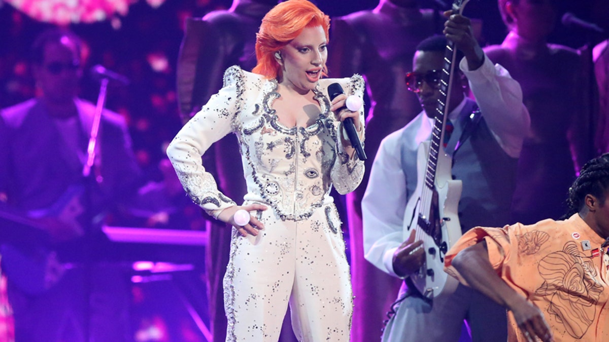 Lady Gaga pada penghormatan David Bowie Grammy: Hal tersulit yang pernah saya lakukan