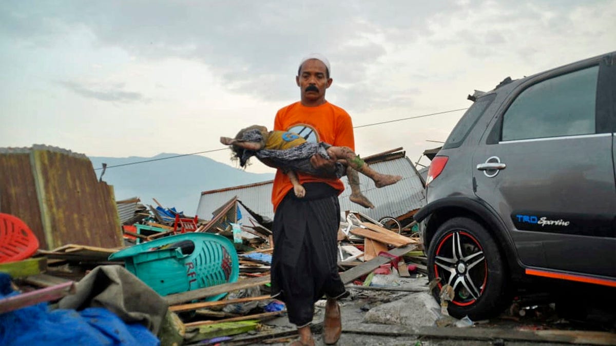 Indonesia Quake, Tsunami Kill Hundreds, Devastate Coast | Fox News