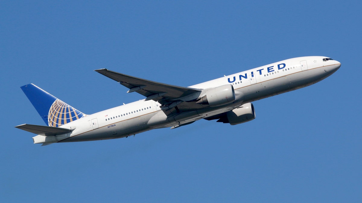 United flight istock