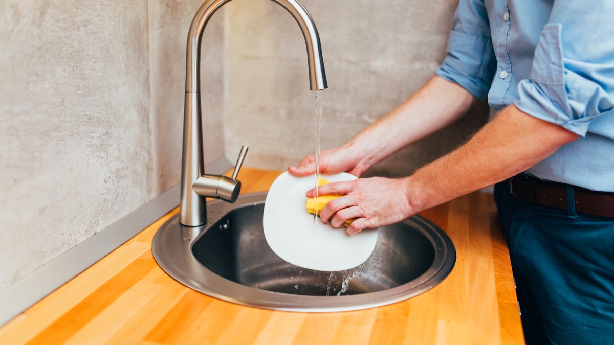 washing_dishes_man_istock