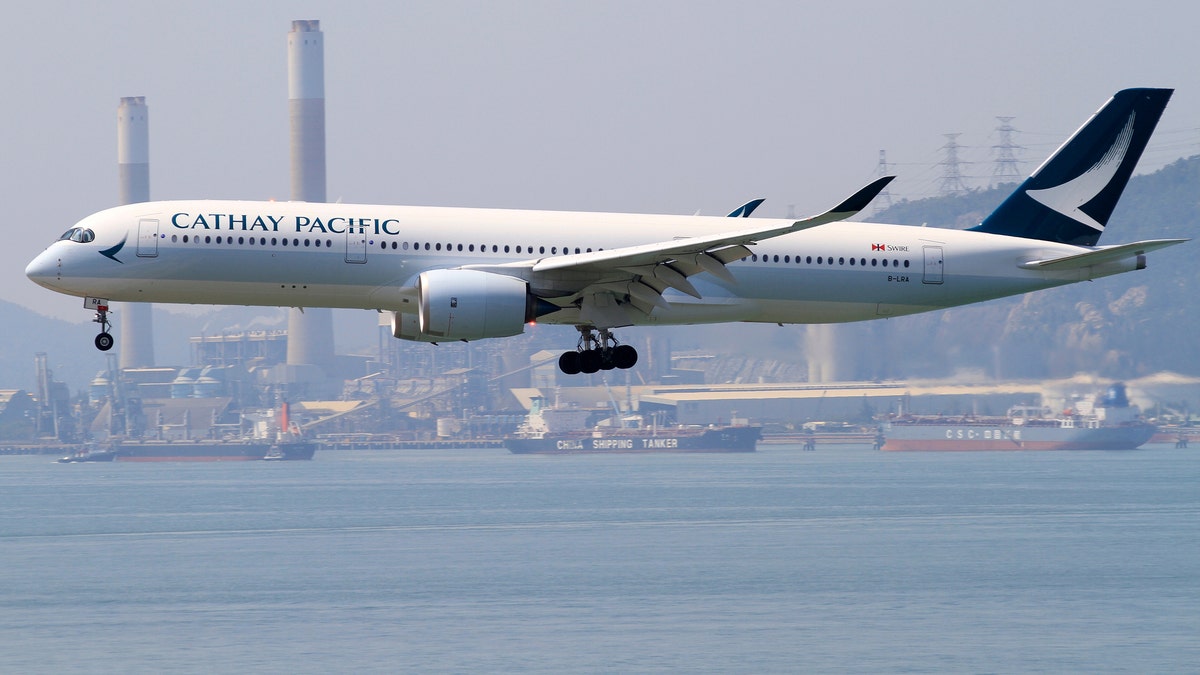 8a2d9684-Cathay pacific