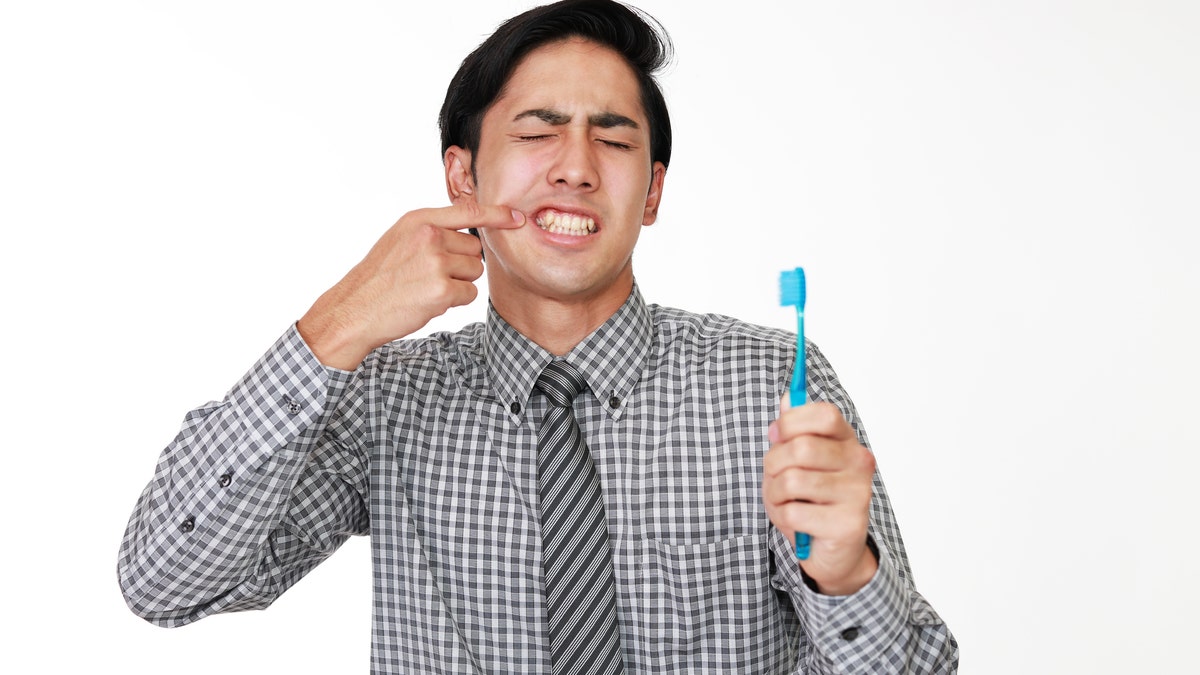 toothbrush_man_pain_istock
