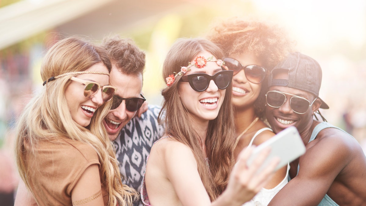 64ba1d02-selfie istock