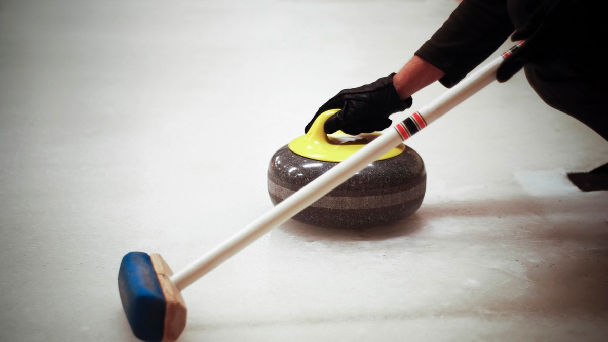 Curling istock