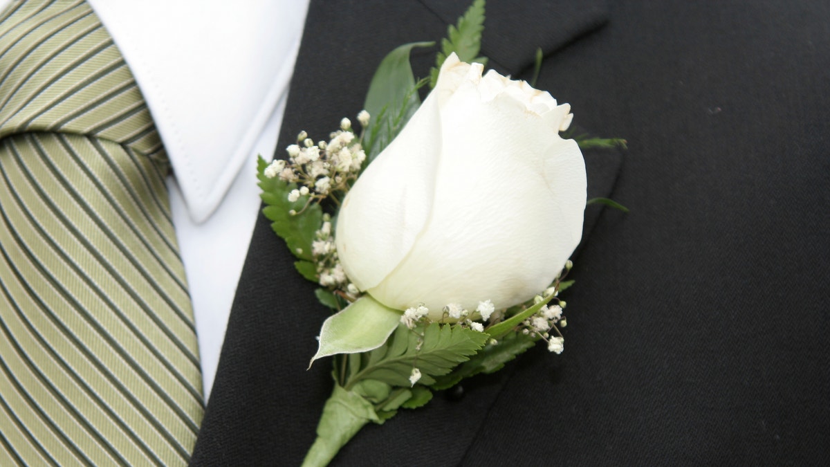 boutonniere_prom_istock