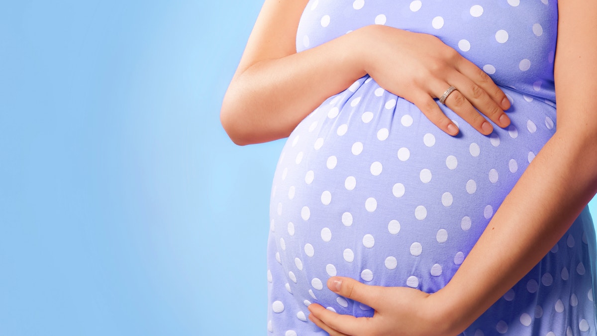 pregnancy_dress_istock