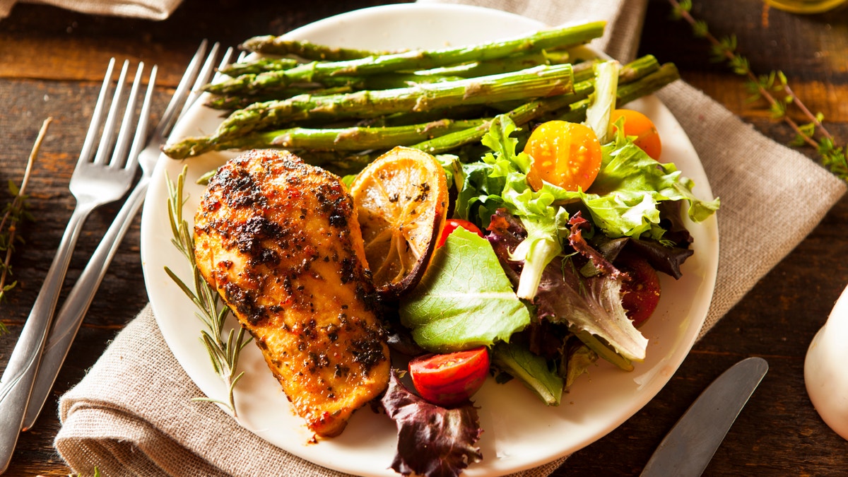 chicken_asparagus_salad_istock