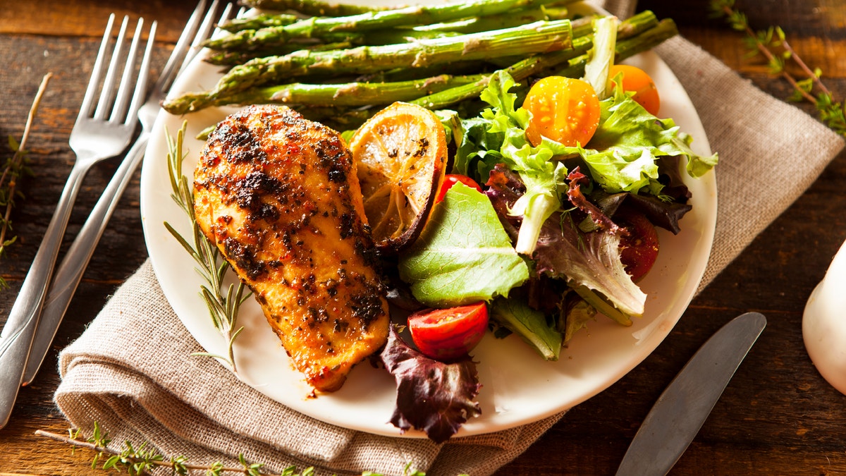 chicken_asparagus_salad_istock