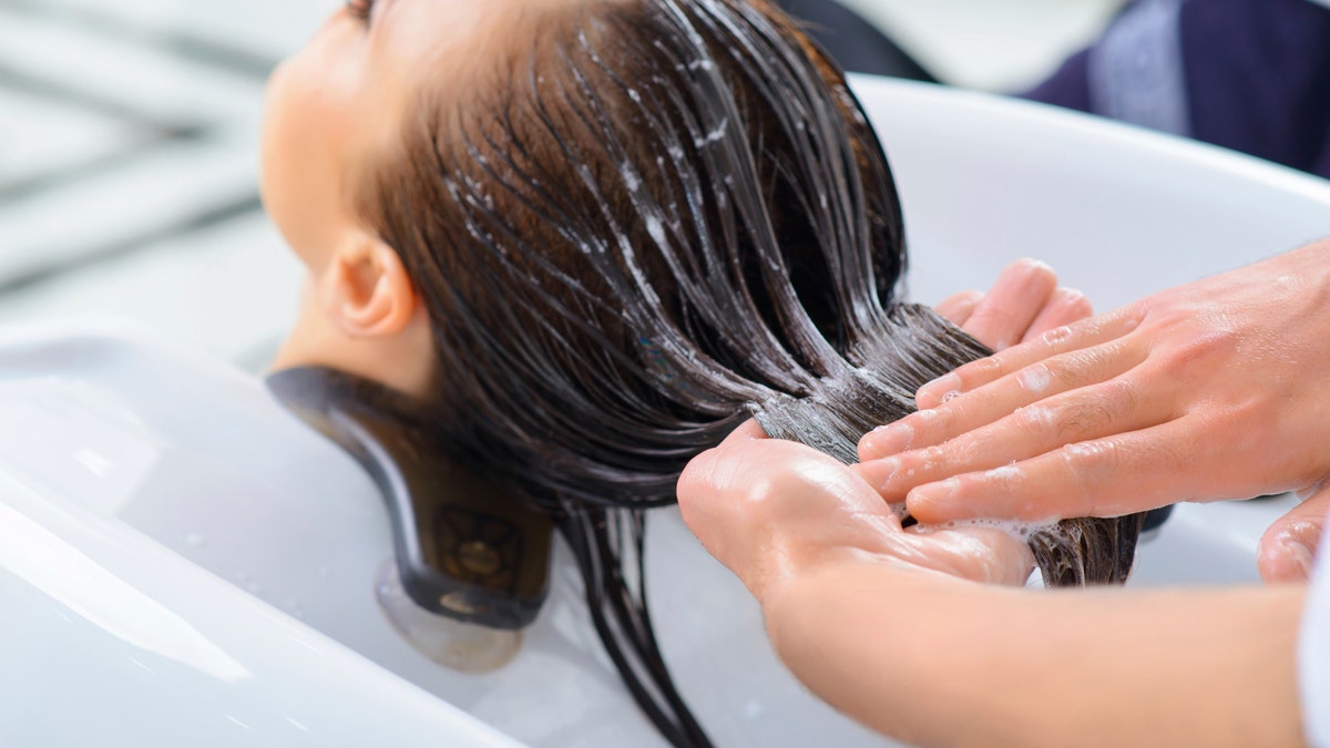 hair_salon_shampoo_istock